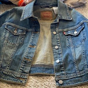 Levi’s cropped denim jacket